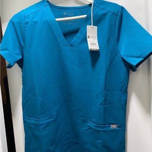 NWT Figs Casma top size small